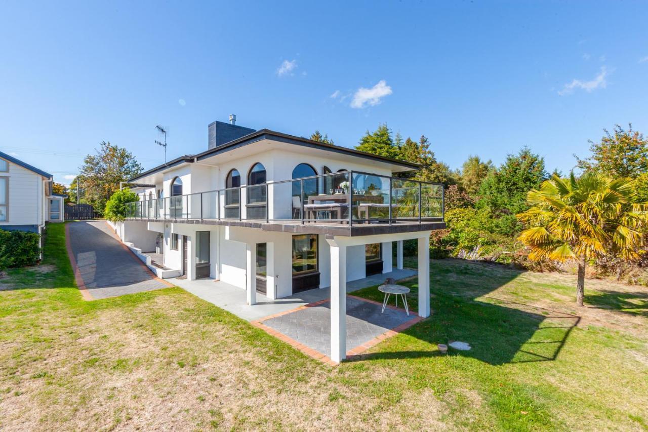 Lakefront Villa - Waitahanui Holiday Home Exterior photo